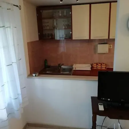 Apartman Marino - Near Family Friendly Supetar