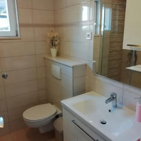 Marino - Near Family Friendly Apartman Supetar