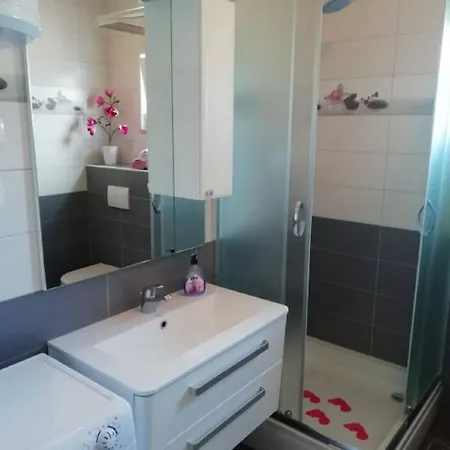 Apartman Marino - Near Family Friendly Supetar