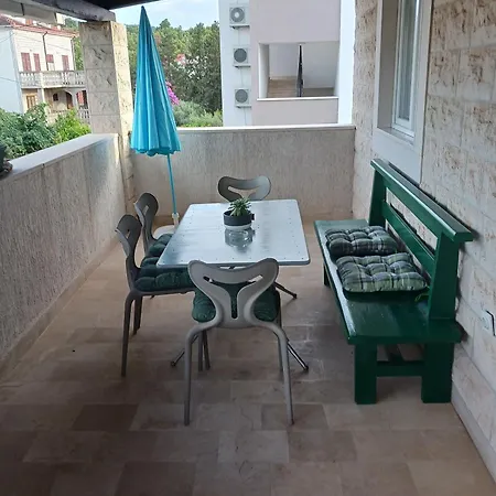 Apartman Marino - Near Family Friendly Supetar